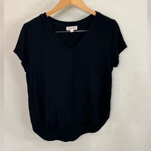 cloth & stone Black V-Neck Short Sleeve Tee Like New. size Medium SO SOFT